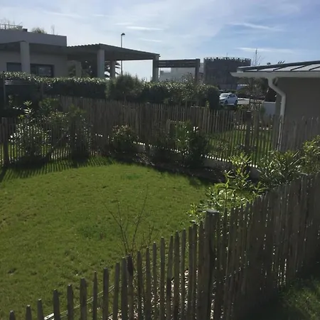 D'amour, App T2 Recent, Classe 4 Et, Jardin Et Parking Prive A 100 M Des Plages Apartmán